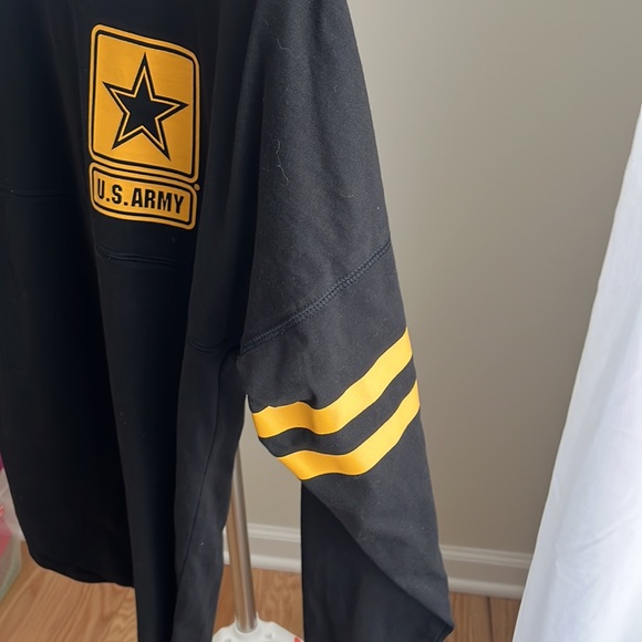 Victoria's Secret Pink Ltd. Ed. tee - Picture 5 of 8